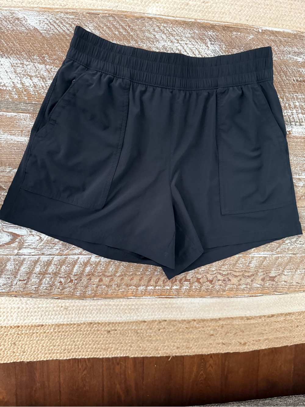 Athleta Wayfind Shorts - Picture 3 of 5